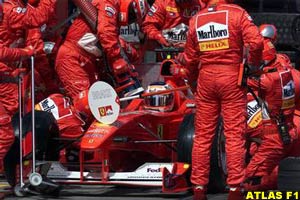 Barrichello pits