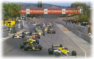 Mansell ahead of Senna at the start