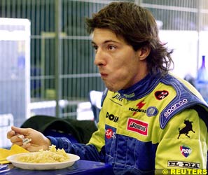 Gaston Mazzacane grabs a bite