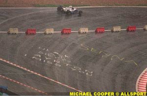 Damon Hill going trough Eau Rouge anno 1994