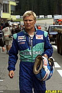 Mika Salo, walking down pit lane