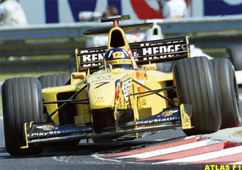 Damon Hill not avoiding the new for 1999 profiled curbs