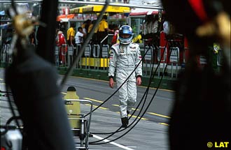 Mika Hakkinen returns to the pits after his retirement
