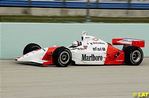 Penske's Gil de Ferran in testing for the 2002 IRL season