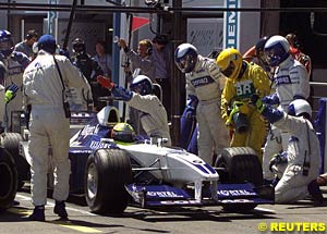Ralf Schumacher, Williams, having a pitstop