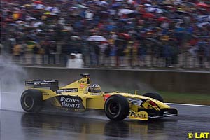 Hill suffers in the wet at Magny Cours, 1999