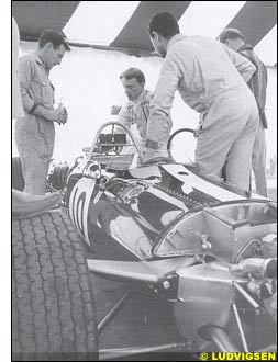 Dan Gurney in his pits at the 1967 Canadian GP