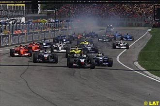 The start of the 2001 San Marino GP