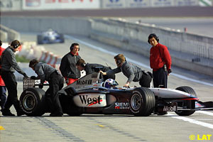 David Coulthard, McLaren, Formula One testing, Barcelona, Spain. February 2001.