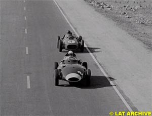 Stirling Moss (Vanwall VW5) leads Phil Hill (Ferrari Dino 246) at the 1958 Moroccan GP