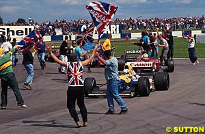 The British crowd celerate Mansell's win in Silverstone