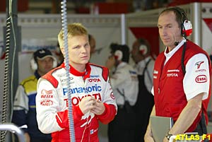 Mika Salo at the Toyota pits during the weekend