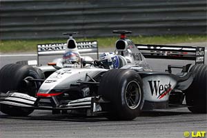 Villeneuve chases Coulthard