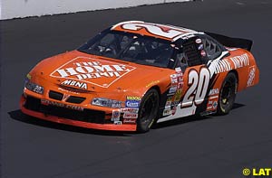 Tony Stewart in the #20 Pontiac on his way to the win