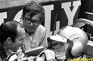 Williams talks to Piers Courage at Zandvoot, 1970