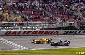Sam Hornish Jr beats Jaques Lazier to the chequered flag