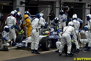 Ralf has problems during his pitstop