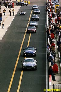 Le Mans Classics 2002: Aston Martin's parade down the pitlane
