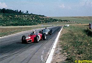 Giancarlo Baghetti leads Dan Gurney at Reims in 1961