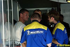 David Coulthard with the Michelin engineers after the French GP