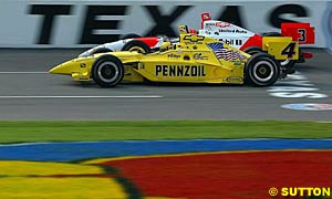 Sam Hornish and Helio Castroneves fight wheel-to-wheel