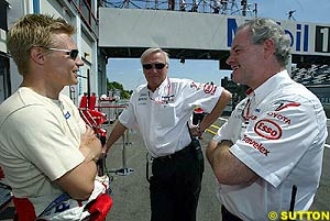 Cregan talks to Mika Salo and Ove Andersson