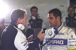 Patrick Head and Montoya during a GP