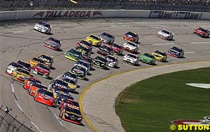 Matt Kenseth leads a pack of cars during the race