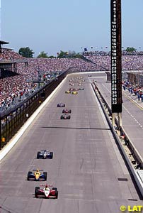 Junqueira leads at the start of the Indianapolis 500
