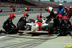 Helio Castroneves makes a pit stop late in the race