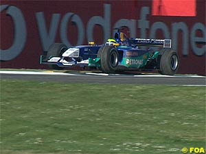 Felipe Massa 'flies' during qualifying