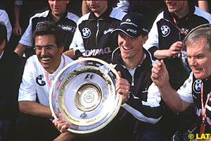 The Williams team celebrates Ralf's maiden victory, 2001