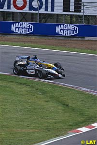 Coulthard overtakes Button