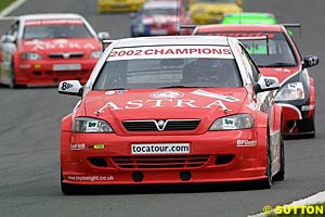 2002 BTCC Champion James Thompson on his way to the title at Donington