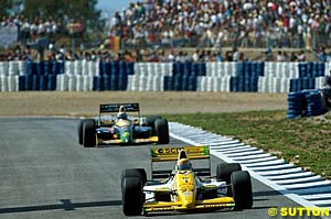 Pierluigi Martini leads Philippe Alliot, Jerez 1989