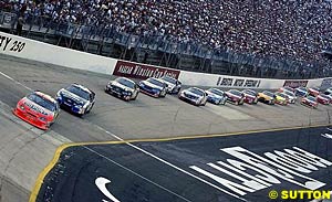 Jeff Gordon leads Mark Martin and the rest of the field soon after the start