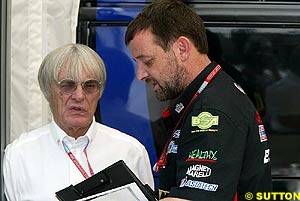 Ecclestone and Minardi boos Paul Stoddart