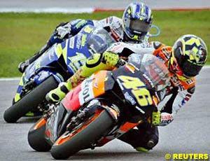 Valentino Rossi holds off Sete Gibernau on his way to victory