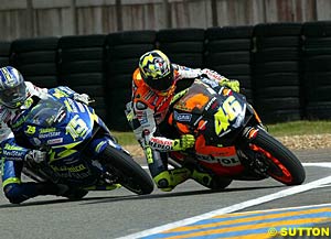 Valentino Rossi runs wide as Sete Gibernau gets ready to turn underneath back into the lead