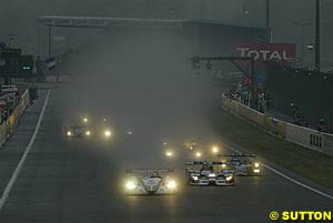 The Goh Audi leads at the start of the race