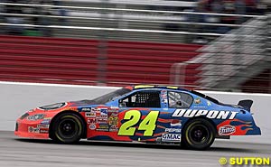 Jeff Gordon on his way to victory