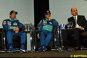 Frentzen, Heidfeld and Peter Sauber at the team's 2003 launch