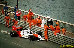 Monaco 1988, Senna makes a mistake in the lead