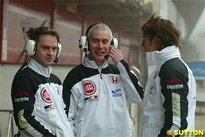 Willis with Jenson Button and a mechanic
