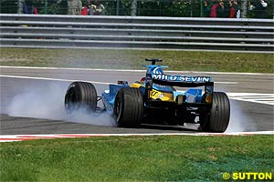 Fernando Alonso spins
