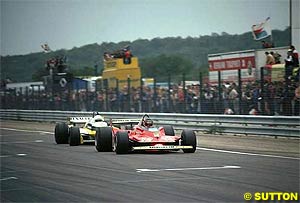 Villeneuve and Arnoux battle it out in France, 1979