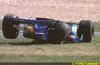 Diniz' car upside down...