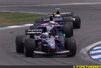 Trulli leads the pack, Spain 1999