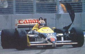 Mansell's tyre blows up in 1986
